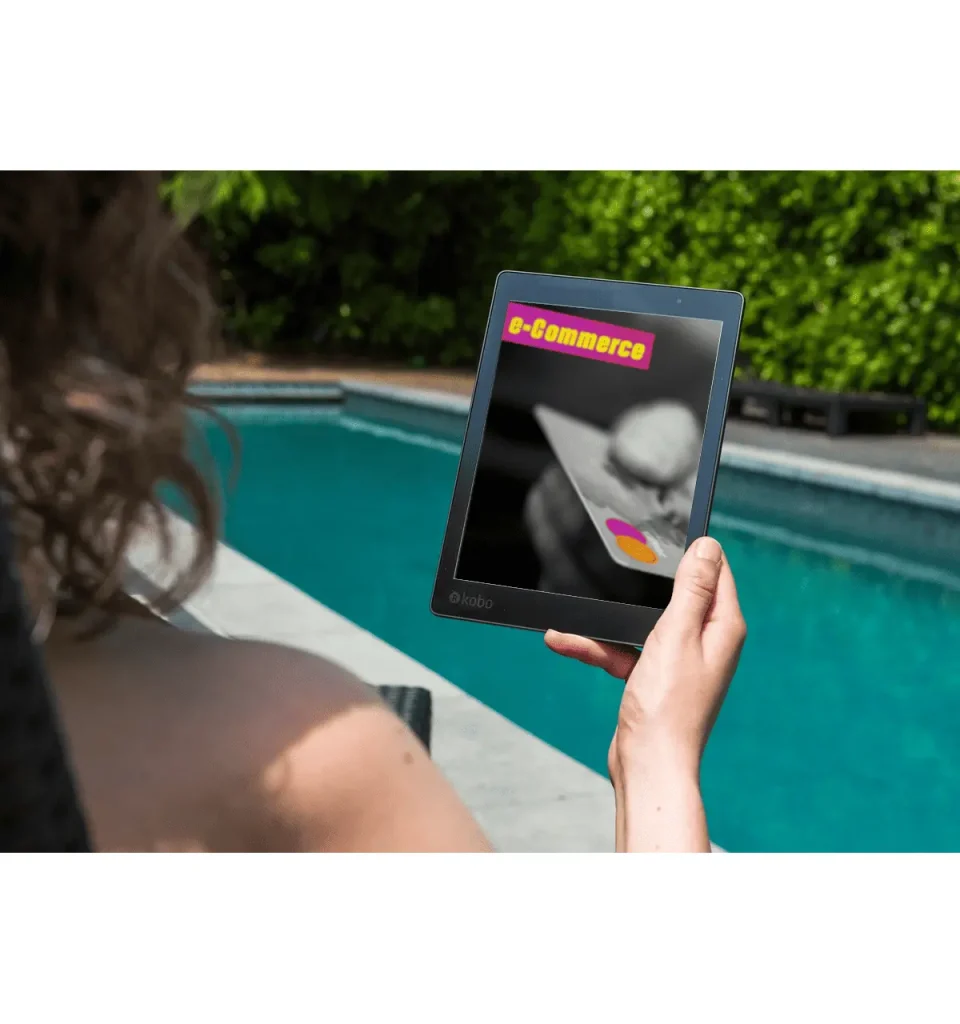 kobieta z ebookiem e-commerce